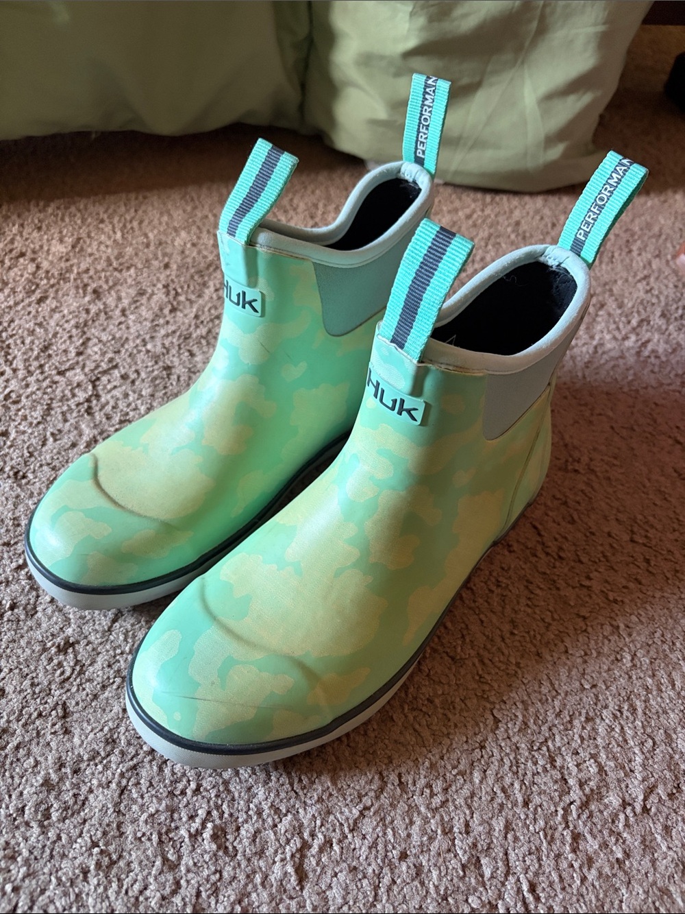 Huk Women’s Aqua Green Camo performance fishing Boots